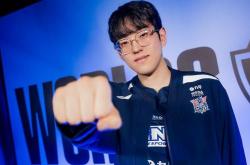 开云APP-FPX绝杀EDG，Scout操刀奇招英雄翻盘小组赛2:0（釜山）