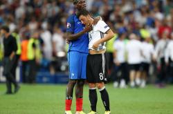 开云体育下载-德国队轻取英格兰队，奥恰洛夫带队取胜的简单介绍