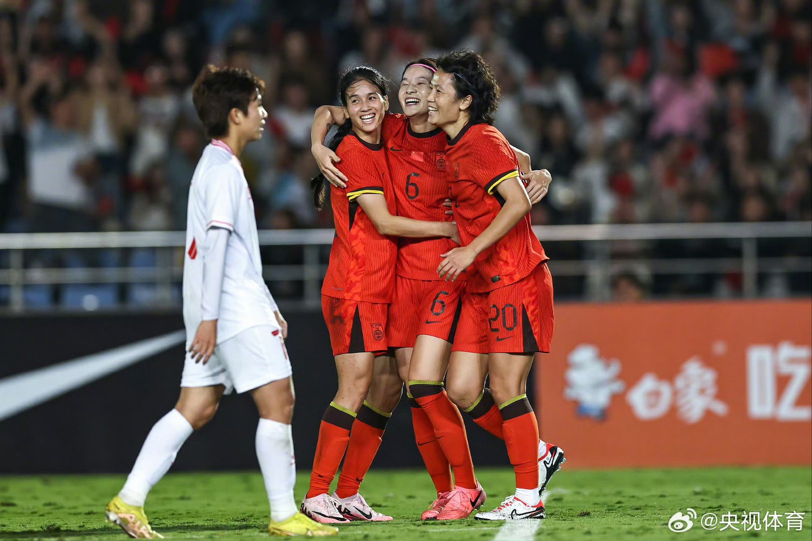 中国女足击败对手，晋级下一轮比赛