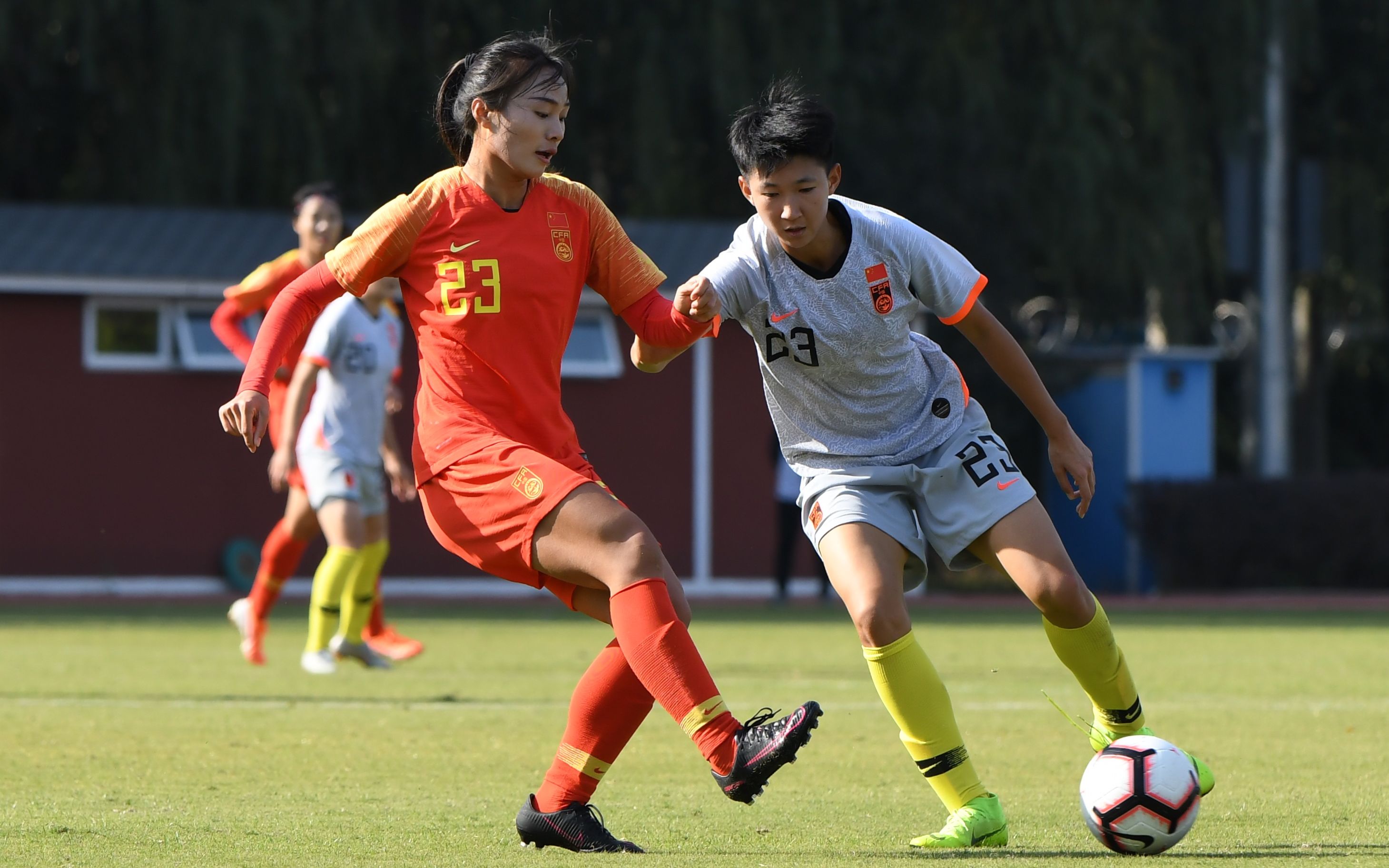 关于中国女足备战大型国际赛事，兼顾备战训练的信息