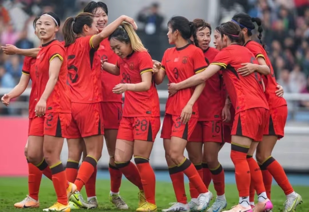 体育场上的精彩表演：女队运动员势不可挡！的简单介绍