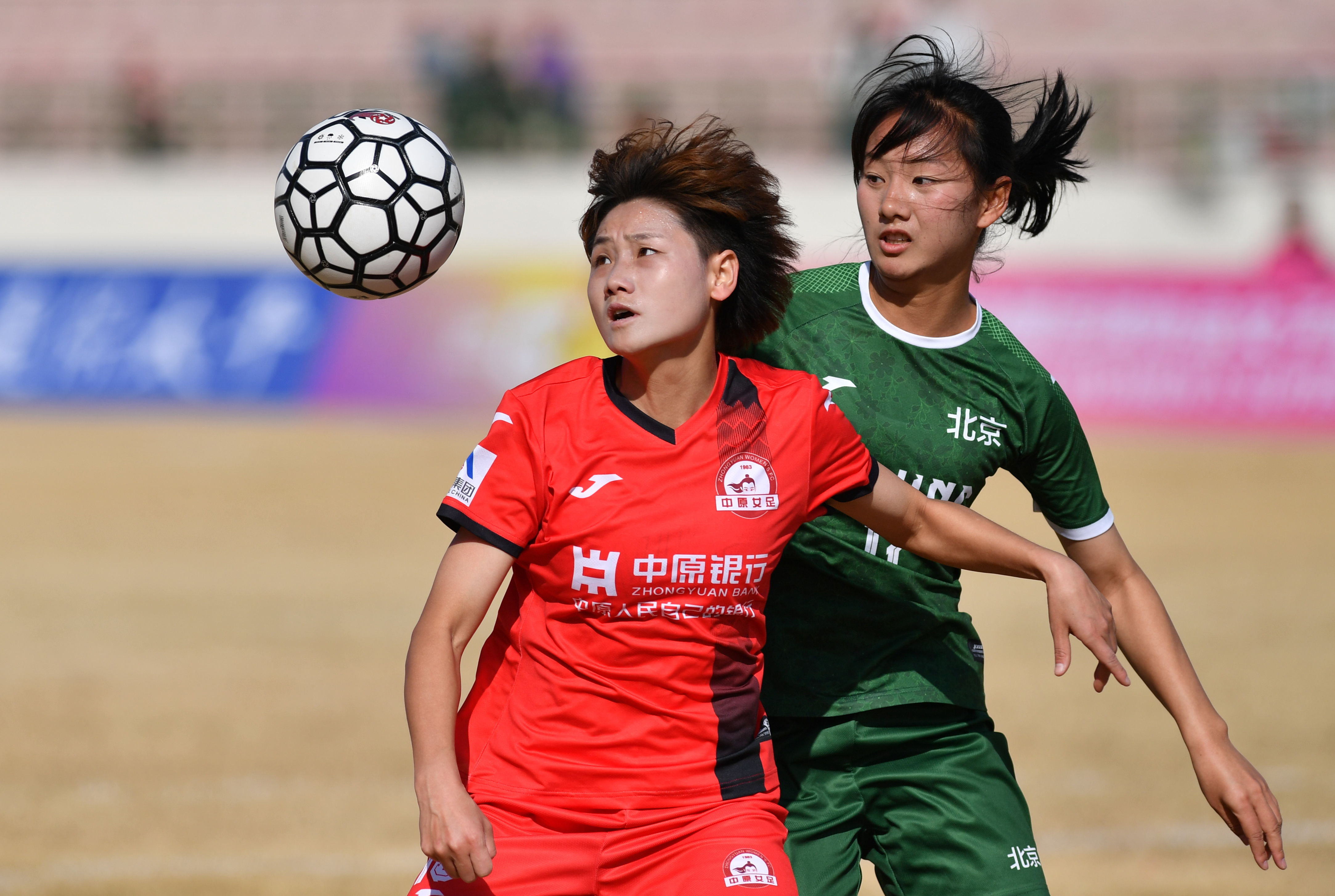 亚洲女子足球比赛中，中国队表现出色