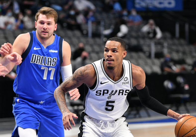 深圳队逆转鹈鹕,德罗赞带队取胜的简单介绍 深圳队逆转鹈鹕,德罗赞带队取胜的简单介绍