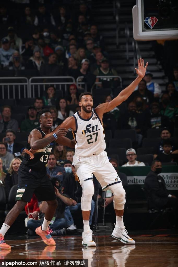 太阳翻盘雄鹿,戈贝尔高光表现 太阳翻盘雄鹿,戈贝尔高光表现